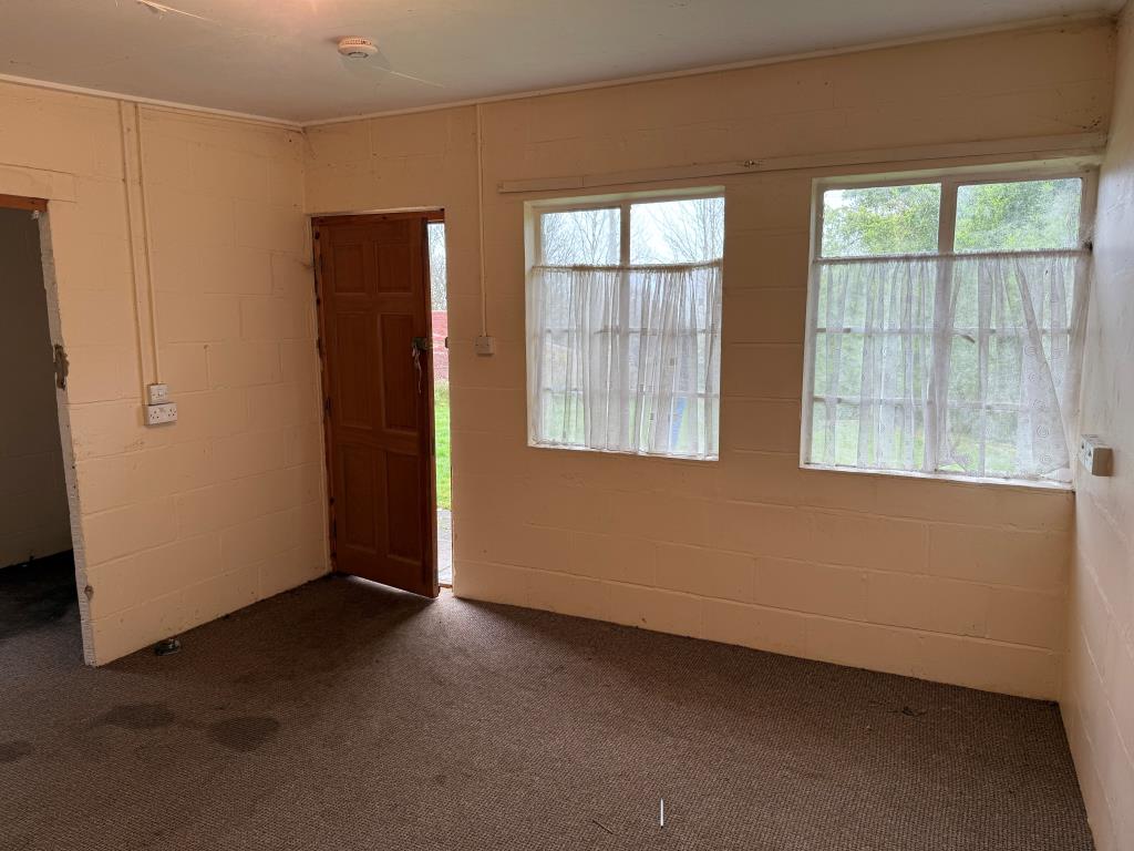 Lot: 77 - FORMER YOUTH HOSTEL IN ELEVATED LOCATION WITH POTENTIAL - Internal rear store
